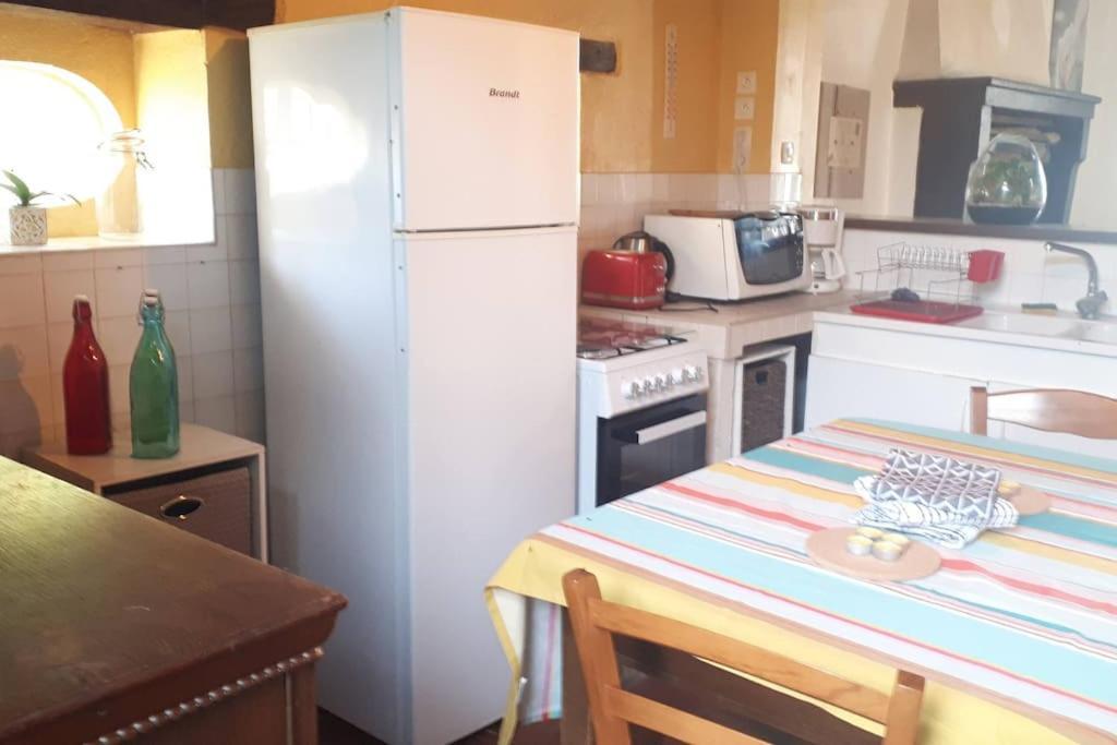 Gite A La Ferme, Avec Animaux, Fromages Et Nature Neuville-les-Decize Exterior photo