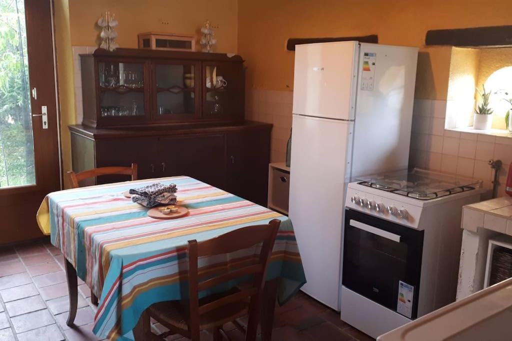 Gite A La Ferme, Avec Animaux, Fromages Et Nature Neuville-les-Decize Exterior photo